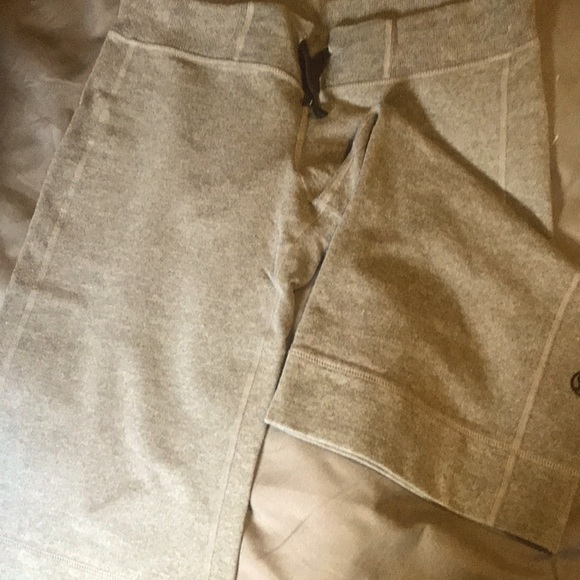 Lululemon Clam Digger Shorts - Picture 2 of 3